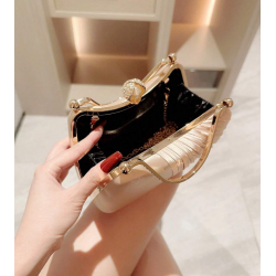 Champange farvet Clutch taske dekoreret med de smukkeste rhinesten