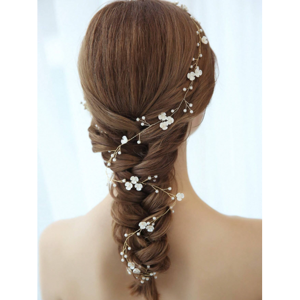 Langt hr smykke med fine hvide blomster - Forgyldt