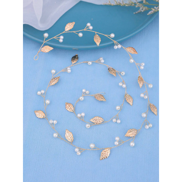 Langt hr smykke med fine hvide perler og forgyldt blade 