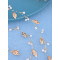 Langt hr smykke med fine hvide perler og forgyldt blade 