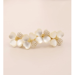 Patentspnde med smukke perler og blomster 