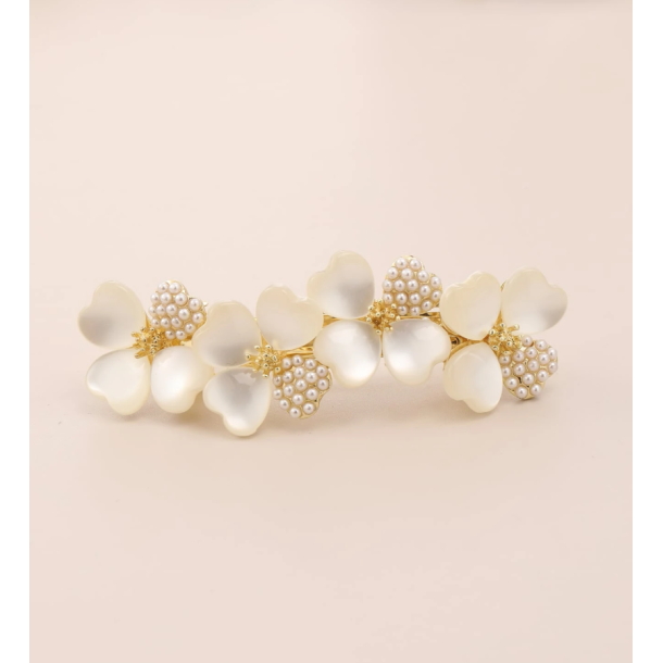 Patentspnde med smukke perler og blomster 