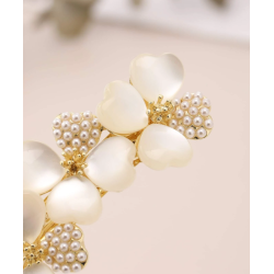 Patentspnde med smukke perler og blomster 