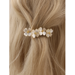 Patentspnde med smukke perler og blomster 