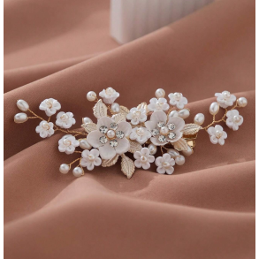 Guldfarvet hrclips med smukke blomster og sm sde perler 