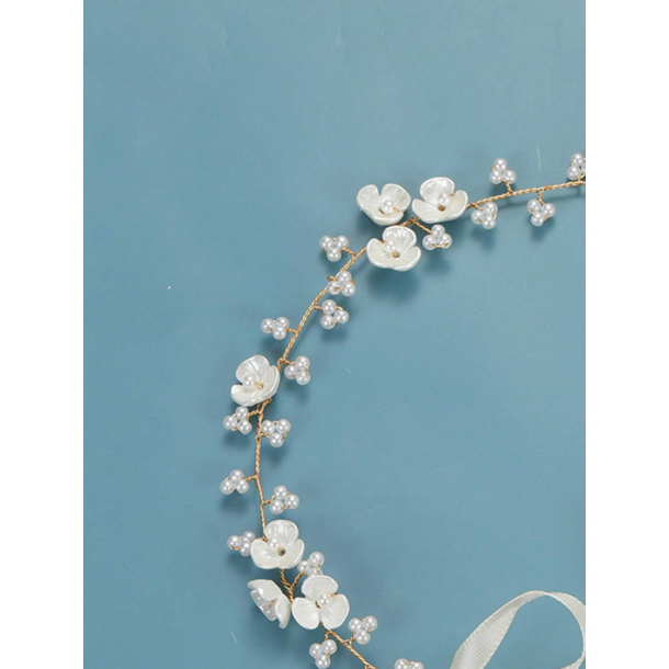 Hr smykke med fine hvide blomster - Forgyldt