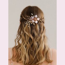 Guldfarvet hrnl med blomster, krystalperler og hvideperler 