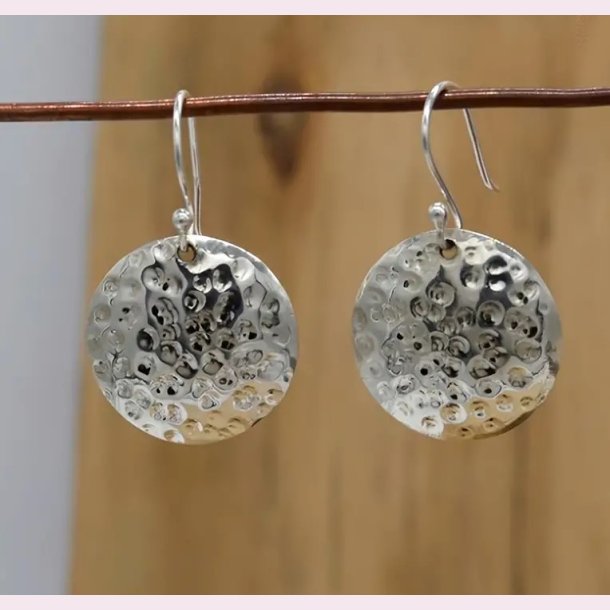 Rund reringe med hammert mnster - Slv 