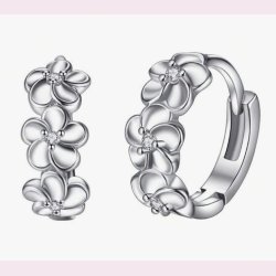 Smukke �reringe med fine blomster og zirkonia sten