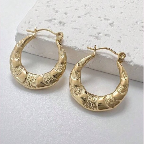 Forgyldt reringe med mnster