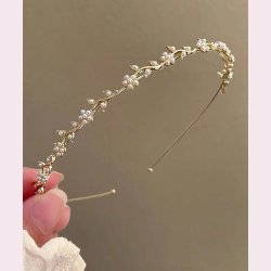 Hrbjle med smukke blomster og hvide perler - Forgyldt