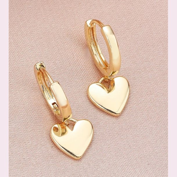 Forgyldte reringe med fine hjerter