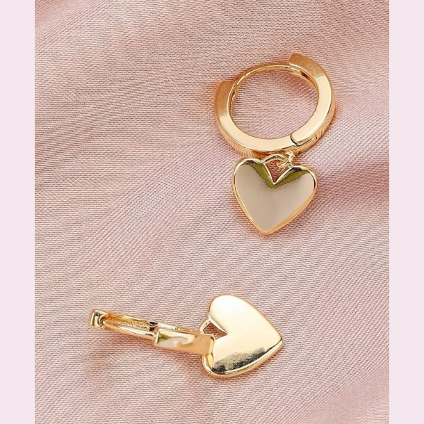 Forgyldte reringe med fine hjerter