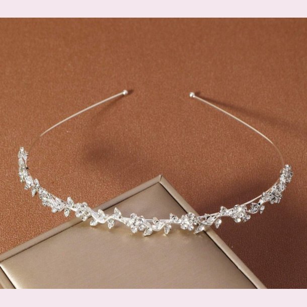 Hrbjle med smukke skindende perler 