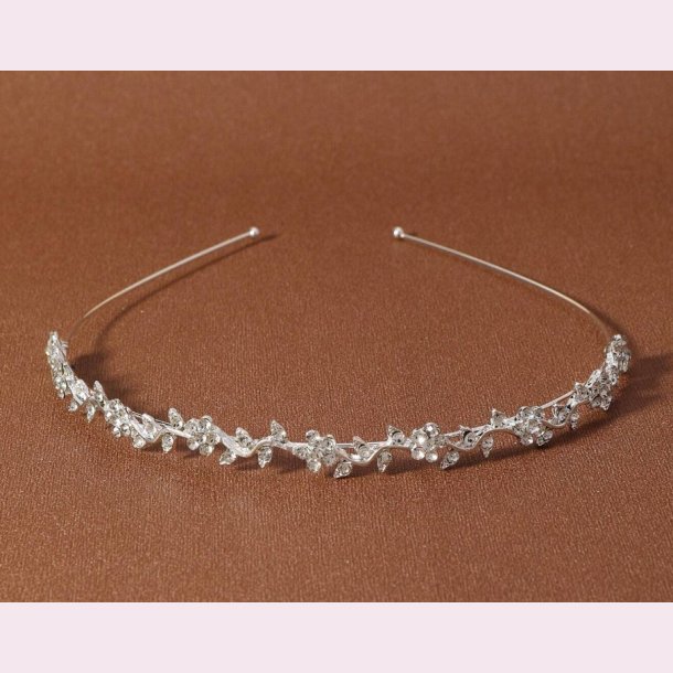 Hrbjle med smukke skindende perler 