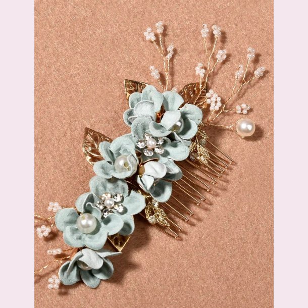 Forgyldt hrnl med de fineste grnne blomster og perler 