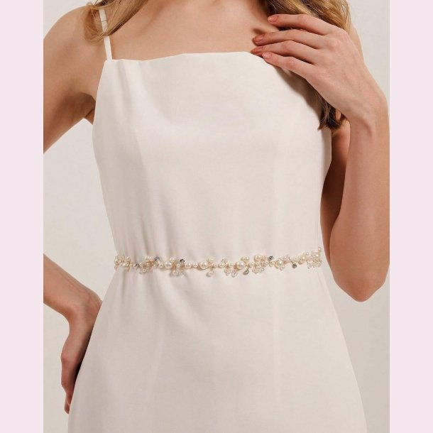 Satinblte med de smukkeste rhinestone og smukke perler