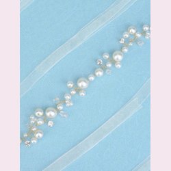 Satinblte med de smukkeste rhinestone og smukke perler