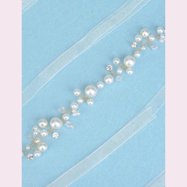 Satinblte med de smukkeste rhinestone og smukke perler