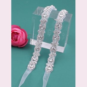 Satinblte med det flotte mnster og de smukkeste rhinestone