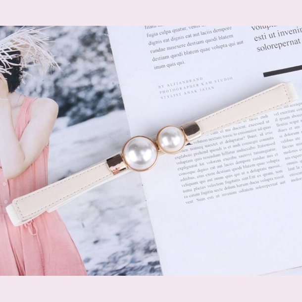 Smukt hvidt blte med fine perler