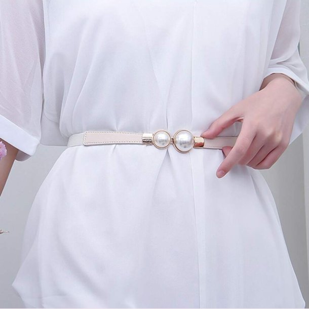 Smukt hvidt blte med fine perler