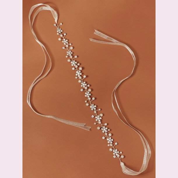 Satin hrbnd med de smukkeste rhinestone og smukke perler