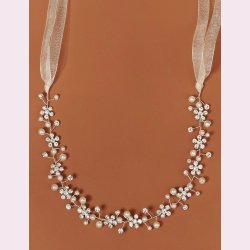 Satin hrbnd med de smukkeste rhinestone og smukke perler