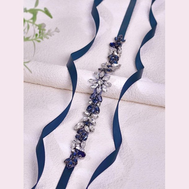 Blt satinblte med de smukkeste rhinestone 