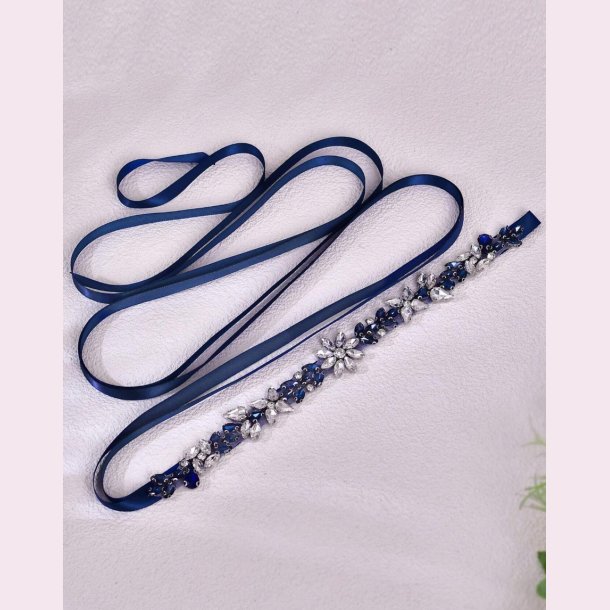 Blt satinblte med de smukkeste rhinestone 