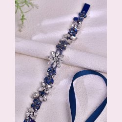 Blt satinblte med de smukkeste rhinestone 