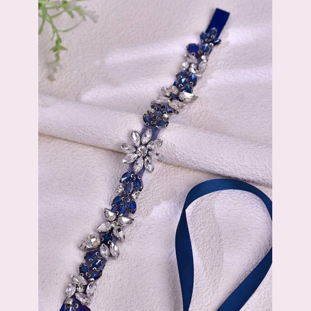 Blt satinblte med de smukkeste rhinestone 