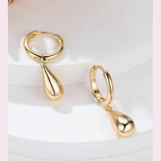 Forgyldt drbe formet reringe