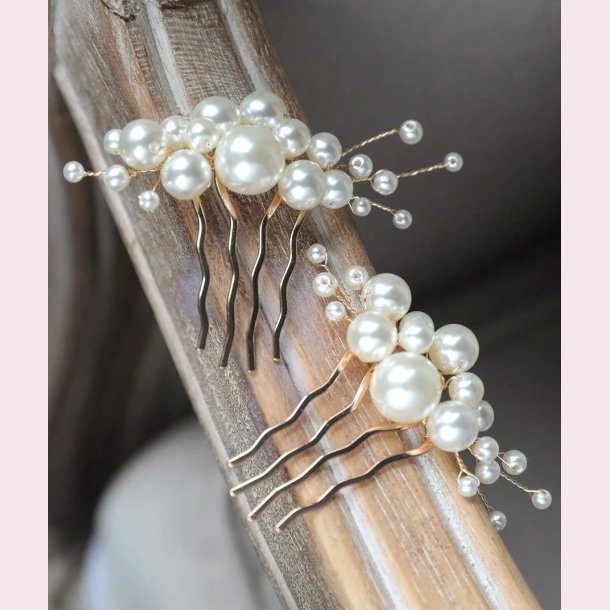 Forgyldte hrnle med de fineste hvide perler 