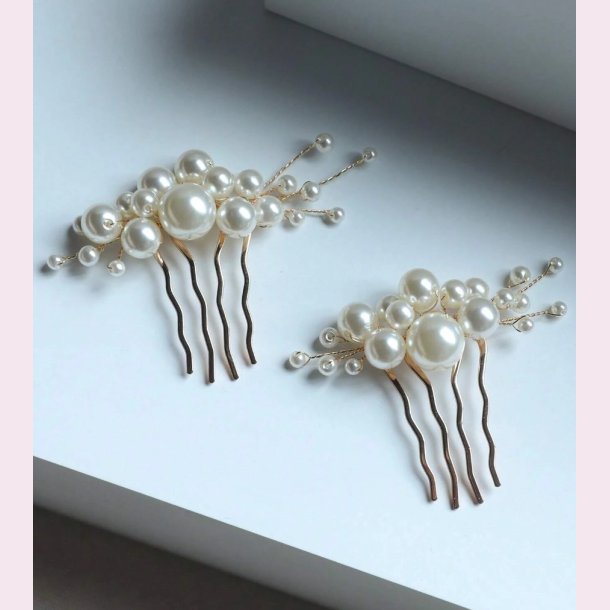 Forgyldte hrnle med de fineste hvide perler 